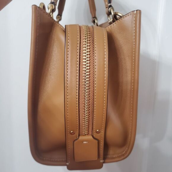 RETAIL Coach x Tom Wesselmann Lips Rogue 25 - Picture 10 of 17